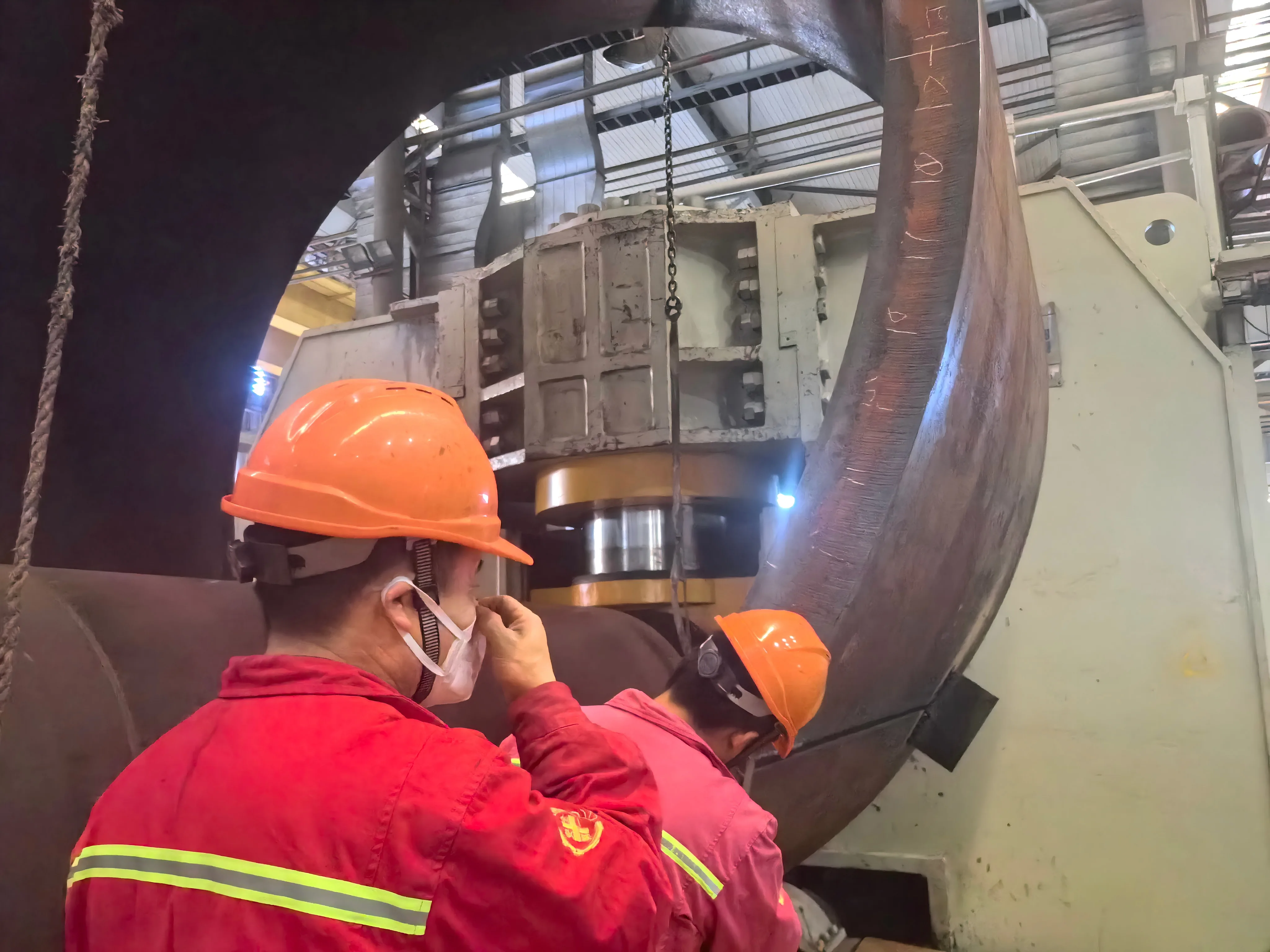 Built-in hydraulic cylinder structure